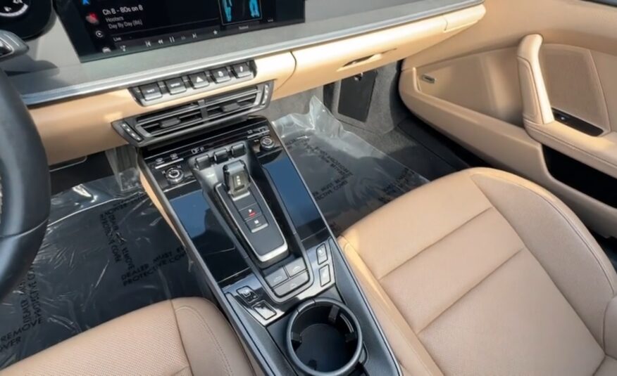 2022 Porsche 911 CARRERA